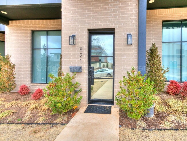 Building Photo - 821 NW 8th St