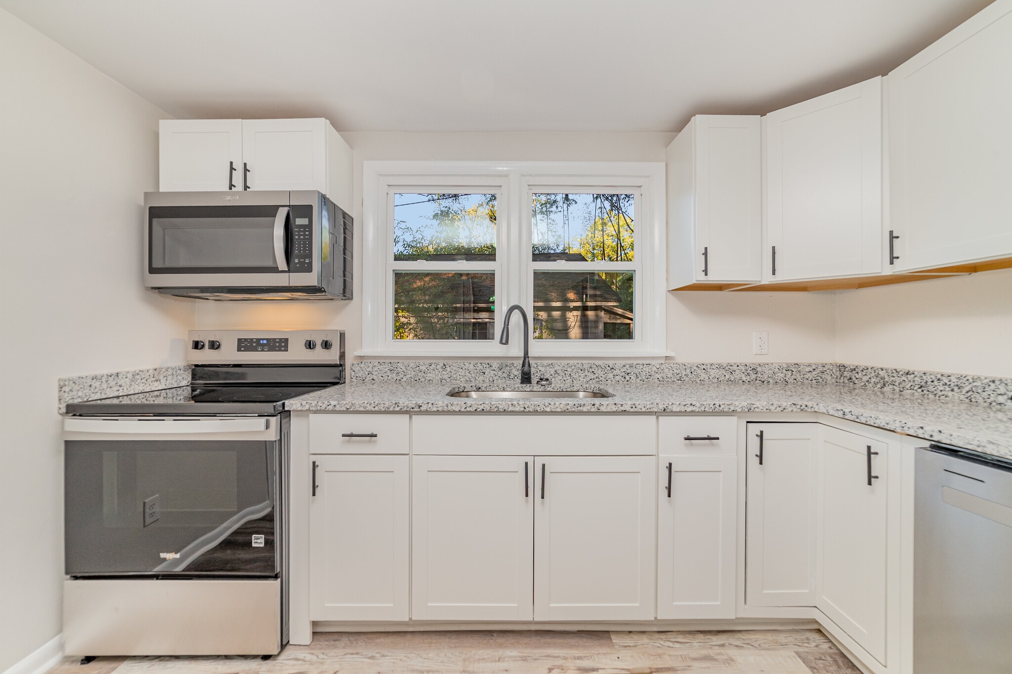 Building Photo - 211 Putnam St