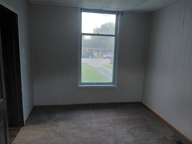 Building Photo - 1405 Kansas Ave