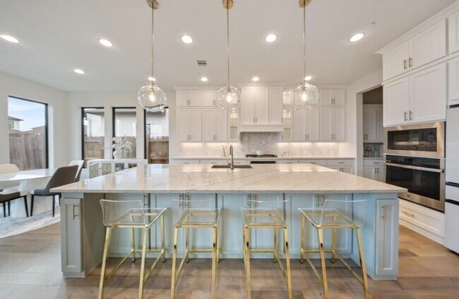 Building Photo - 9018 Orchard Cv