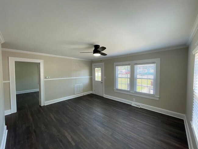 Building Photo - T.R. Lawing Realty Property