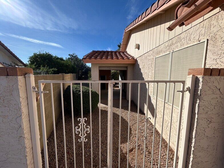 Building Photo - 12138 S Tomi Dr