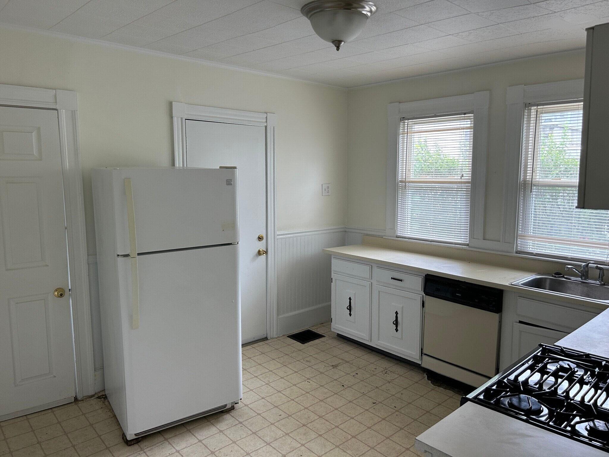 Building Photo - 110 Central St