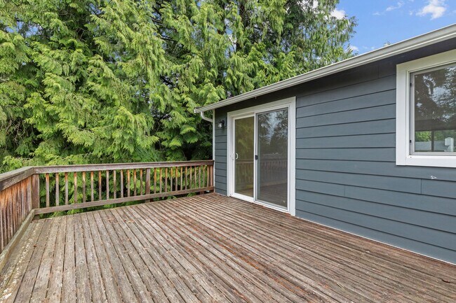 Building Photo - 4Bd Bothell Home!