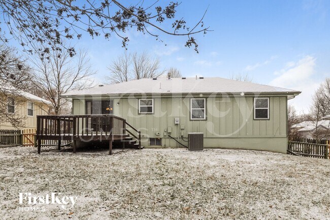 Building Photo - 2116 NE Cromwell St