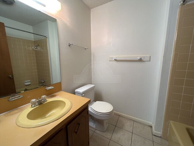Building Photo - 2408 Carnation Dr