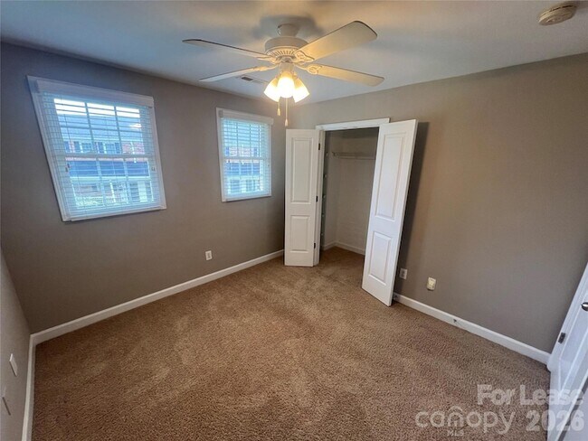 Building Photo - 1336 Green Oaks Ln