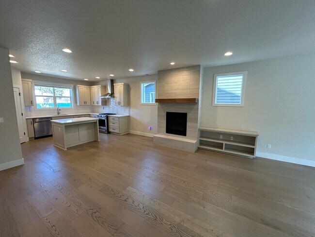 Building Photo - 20211 Glen Vista Rd