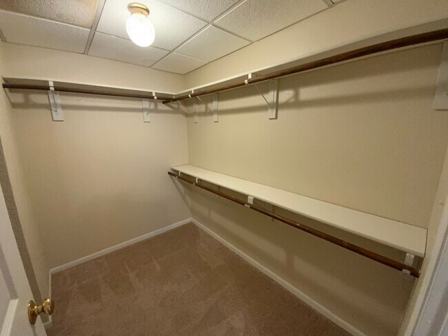 Building Photo - 3 Bedroom 2 Bathroom Duplex