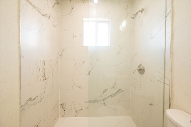 Building Photo - 912 Church St