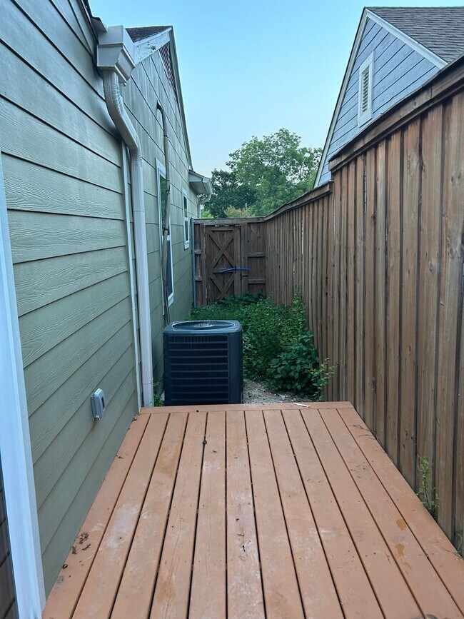 Building Photo - Peaceful 1br/1bath with small yard!