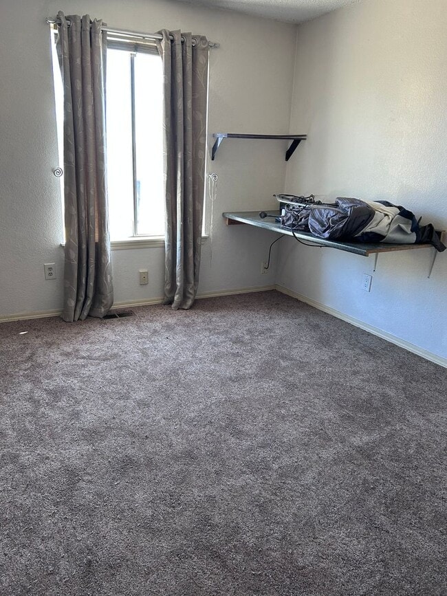 Building Photo - Updated 4BR Home in Renton's Victoria Park Neighborhood!
