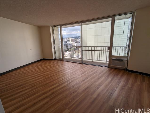 Building Photo - 750 Amana St