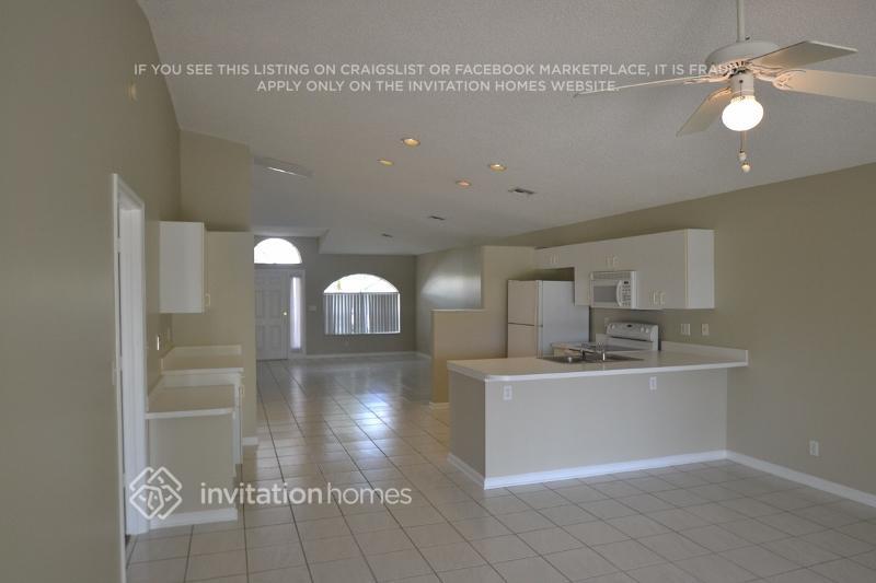 Building Photo - 2542 Country Golf Dr