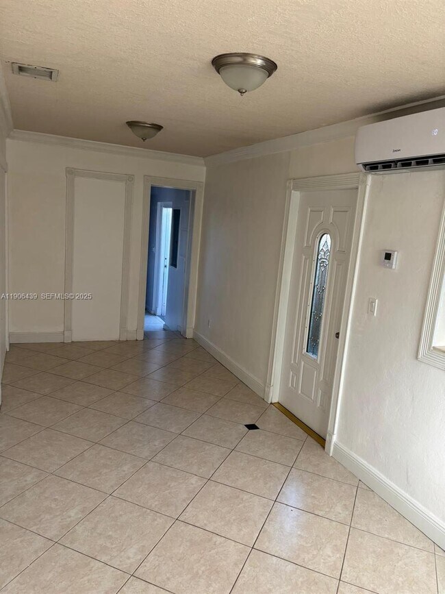 Building Photo - 8635 SW 102nd Ave