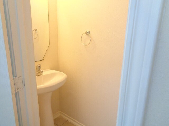 Building Photo - 17147 Oakwood Chase Dr