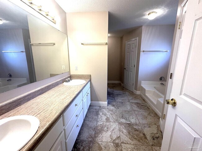Building Photo - 9104 Sebring Dr