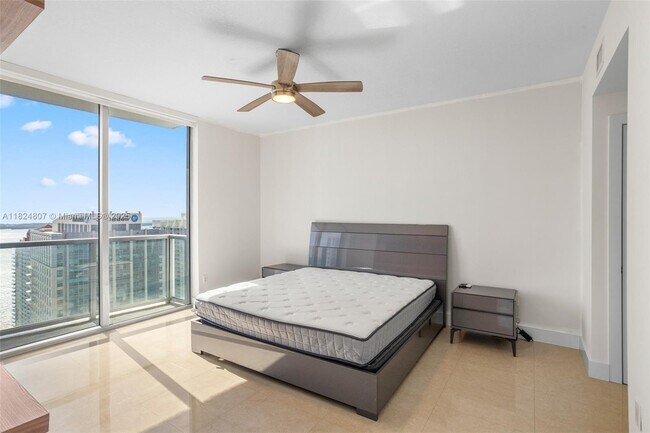 Building Photo - 1060 Brickell Ave