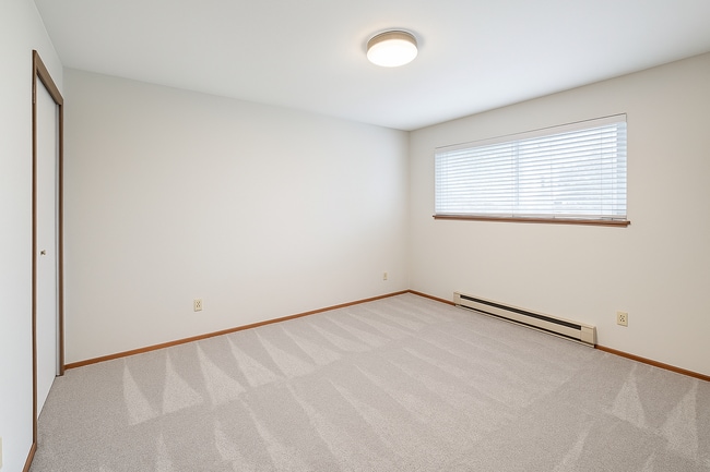 Building Photo - 2Bd/1Ba Seattle Triplex