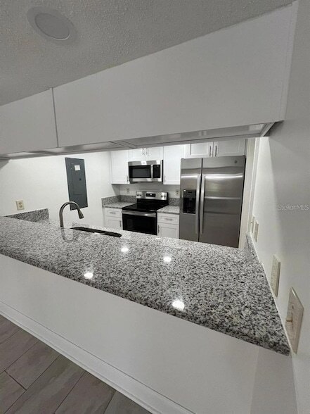 Building Photo - 2220 Burnway Rd