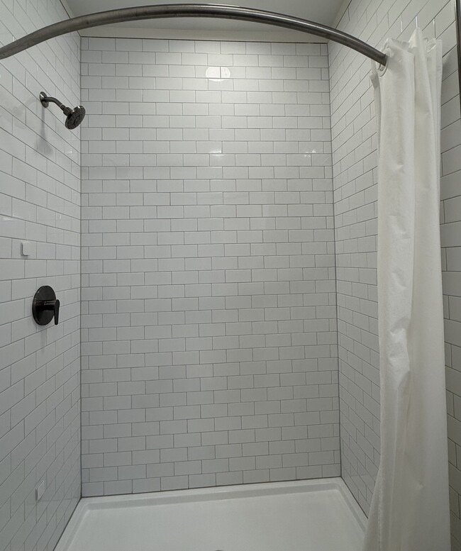 Building Photo - 610 Trent Dr