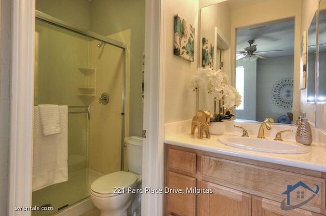 Building Photo - 221 Parc Pl Dr