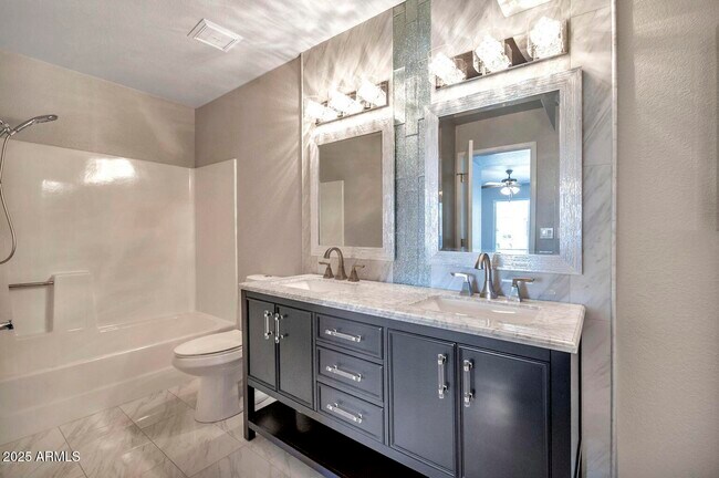 Building Photo - 2515 E Villa Maria Dr