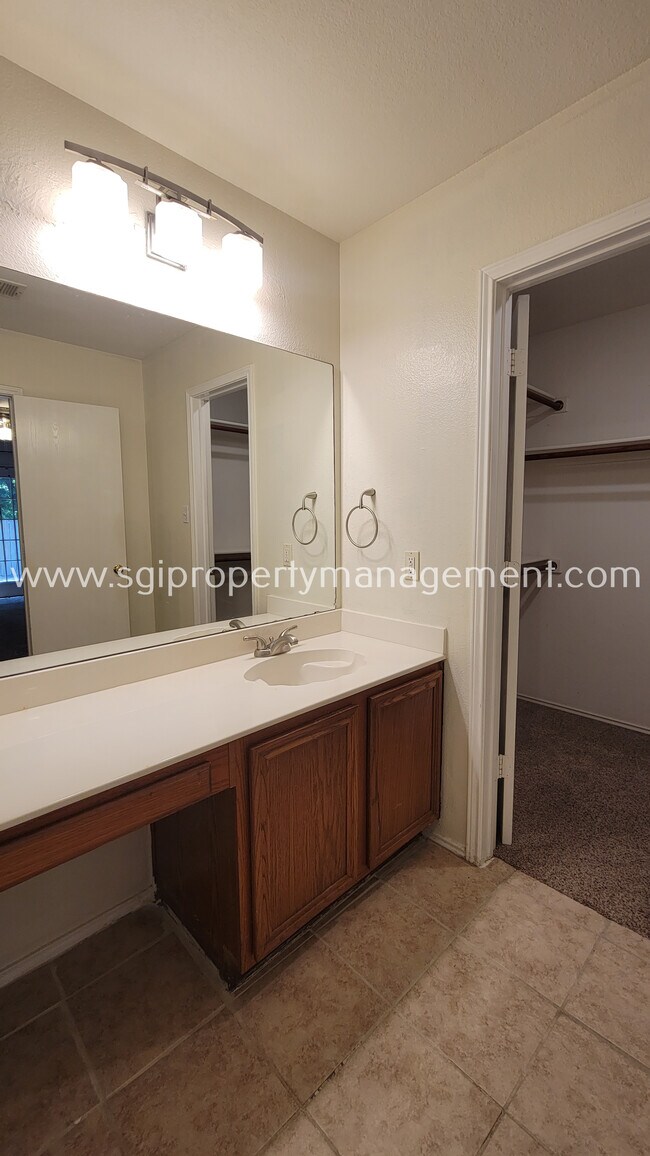 Building Photo - 3047 Bosswood Ct