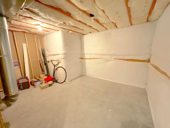 Building Photo - 5 Bedroom Home Available Near Baptist Rd &...