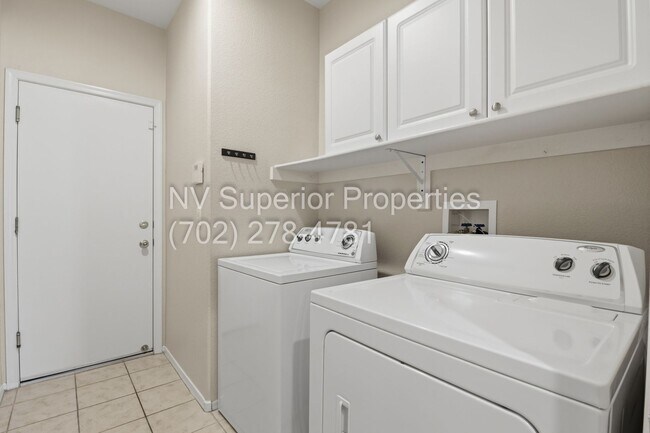 Building Photo - SE!! 4 Bedrooms!! Single Story!!! 3 Car Garage!!! Gated!! Water Conditioner!! All Appliances!!! F...