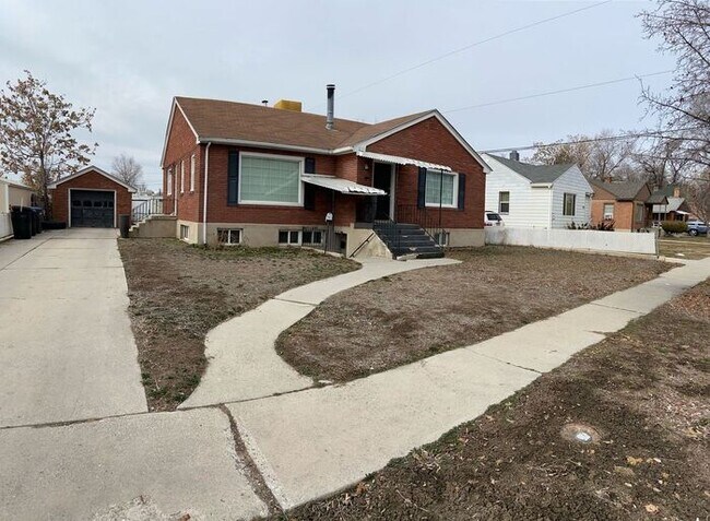 Building Photo - Cozy Basement Apartment - Centrally Located!