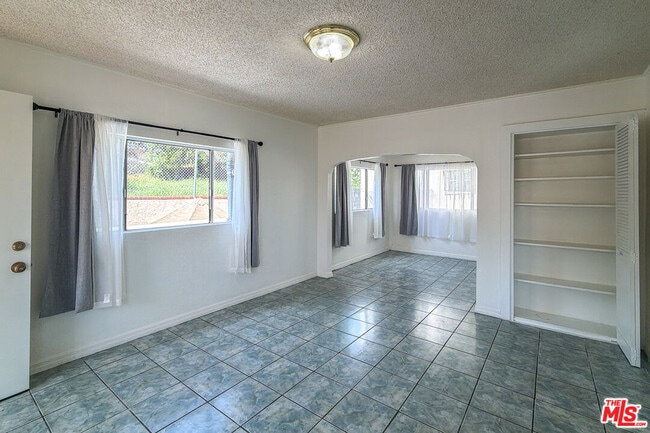 Building Photo - 3331 1/2 City Terrace Dr