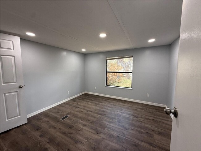 Building Photo - 8824 Overlook Dr