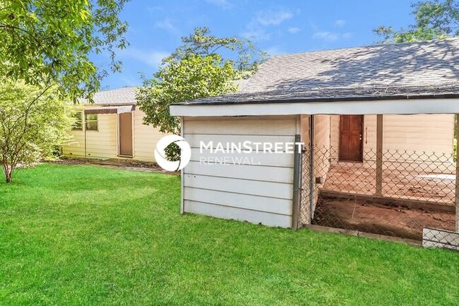 Building Photo - 3130 Ashwood Rd
