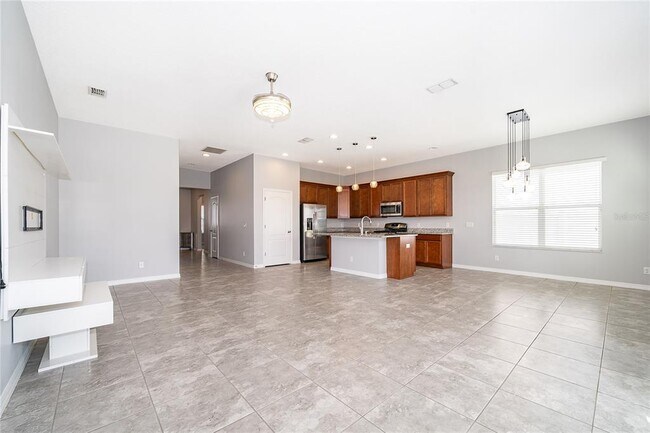 Building Photo - 902 Grand Hilltop Dr