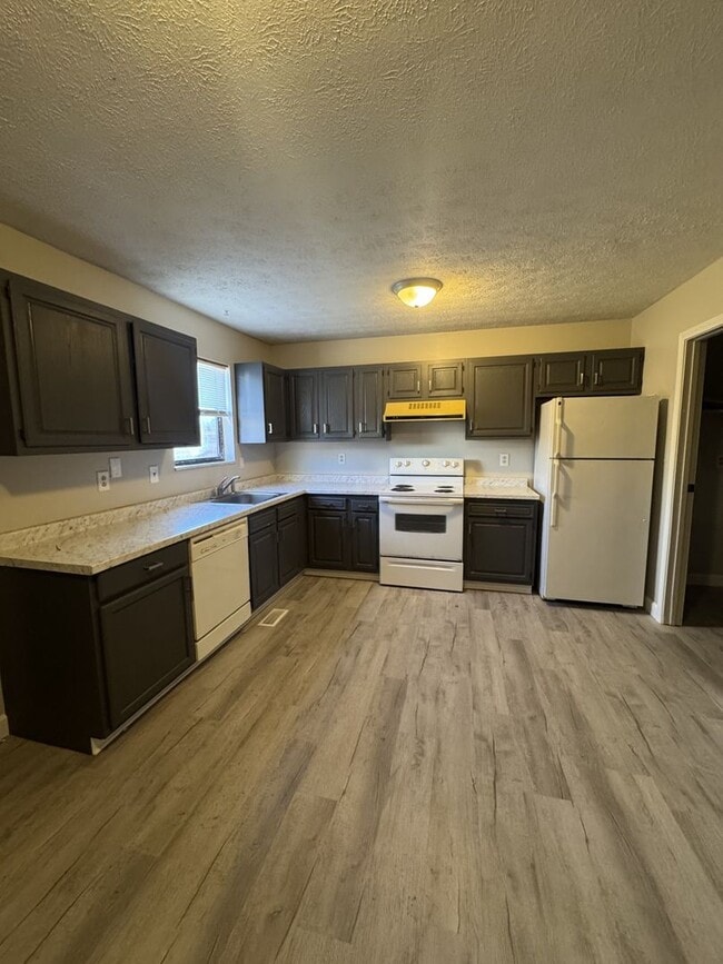 Building Photo - 6972-6996 Joseph Street