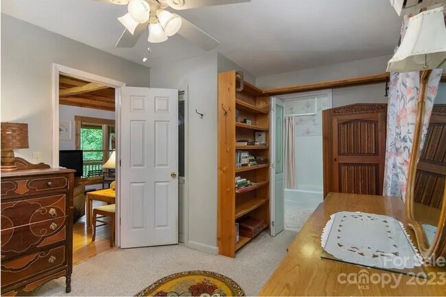 Building Photo - Woderfully Furnished Mountain Home