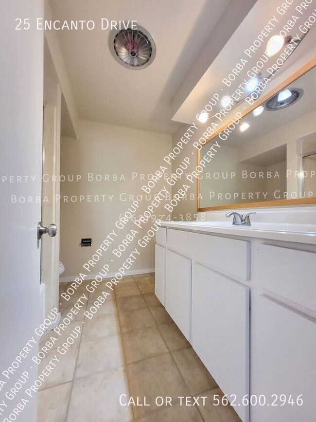 Building Photo - 25 Encanto Dr
