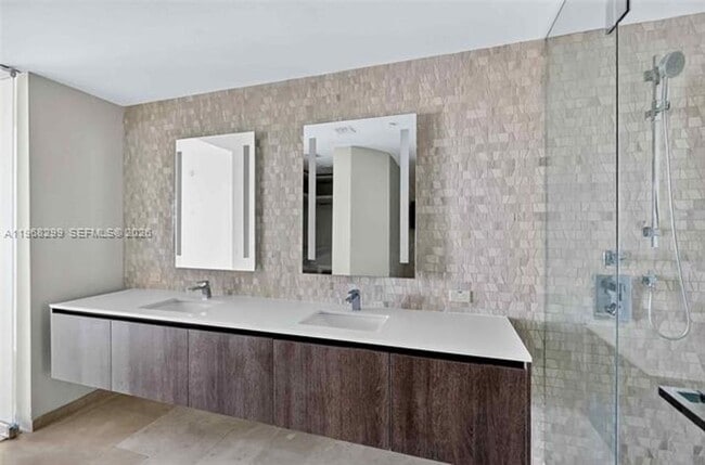 Building Photo - 88 SW 7th St