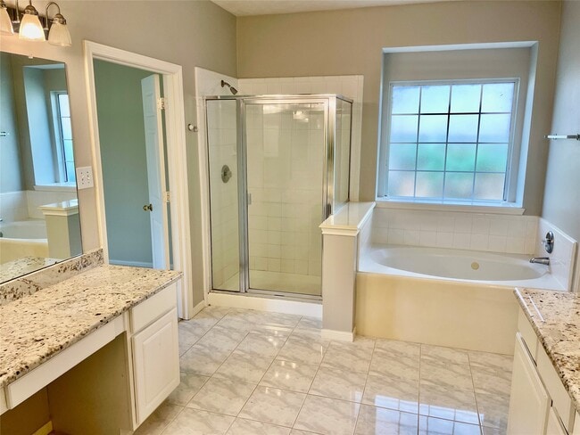 Building Photo - 12423 Ashford Hollow Dr