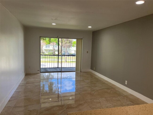 Building Photo - 8060 N Colony Cir