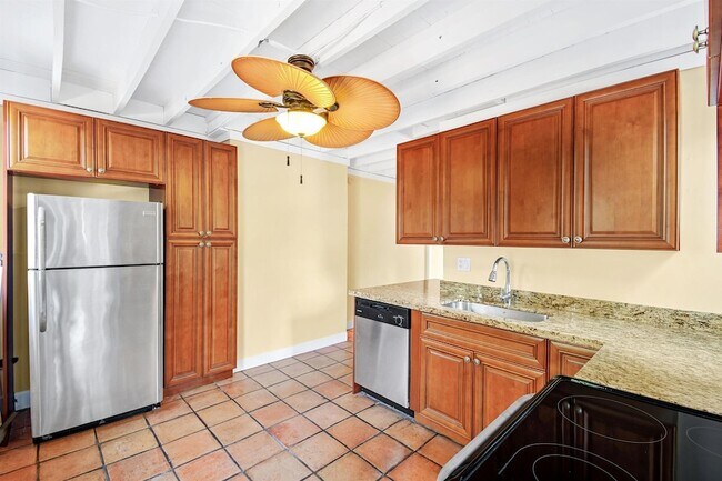 Building Photo - 310 Columbia Dr