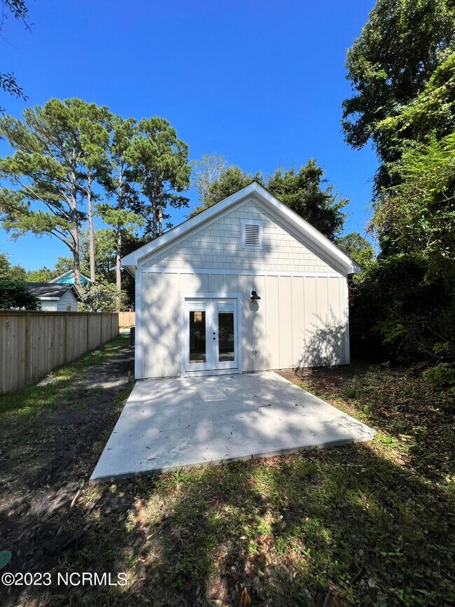 Building Photo - 4105 Peachtree Ave