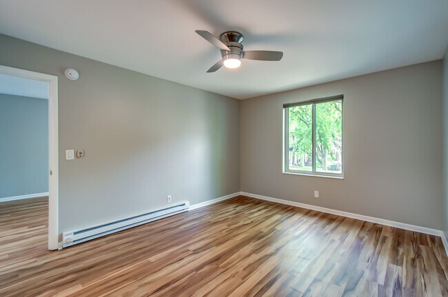 Building Photo - 3600 Hillsboro Pike