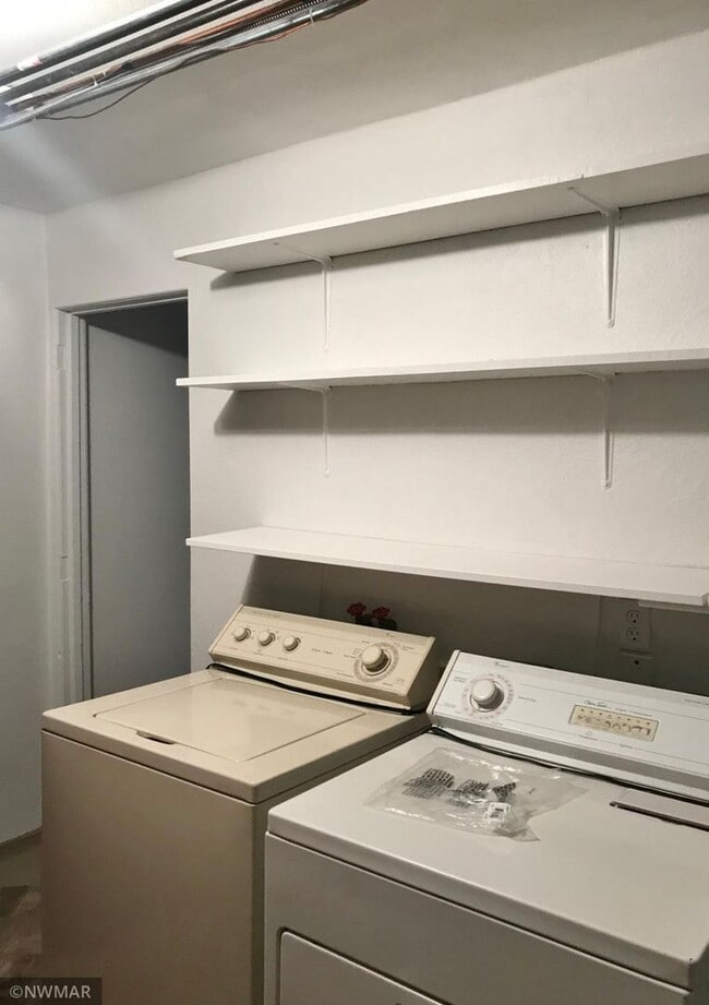 Building Photo - 2 Bedroom Home