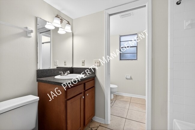 Building Photo - 482 Bentwood Ln