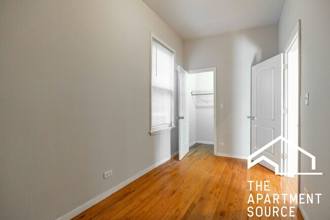 Building Photo - 2416 N Maplewood Ave