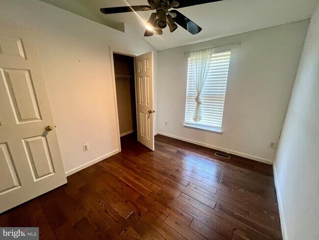 Building Photo - 16851 Toms River Loop