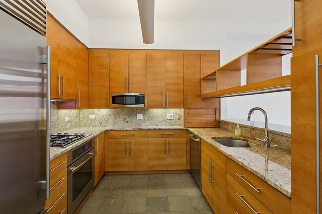 Building Photo - 2734 N Lincoln Ave