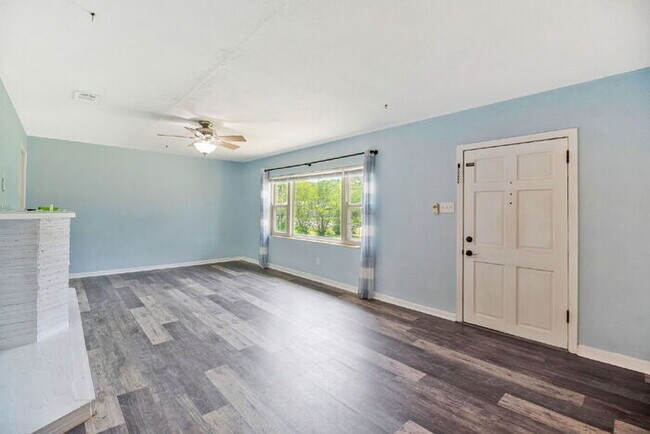 Building Photo - Charming 4 Bedroom Pensacola Rental in a Convenient Location!
